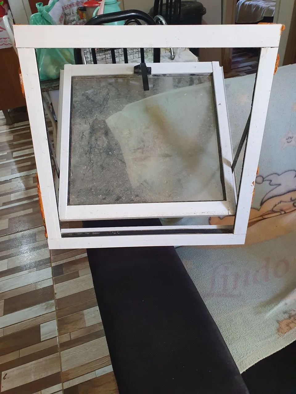 Vendo uma janela de alumínio toda boa 50×50