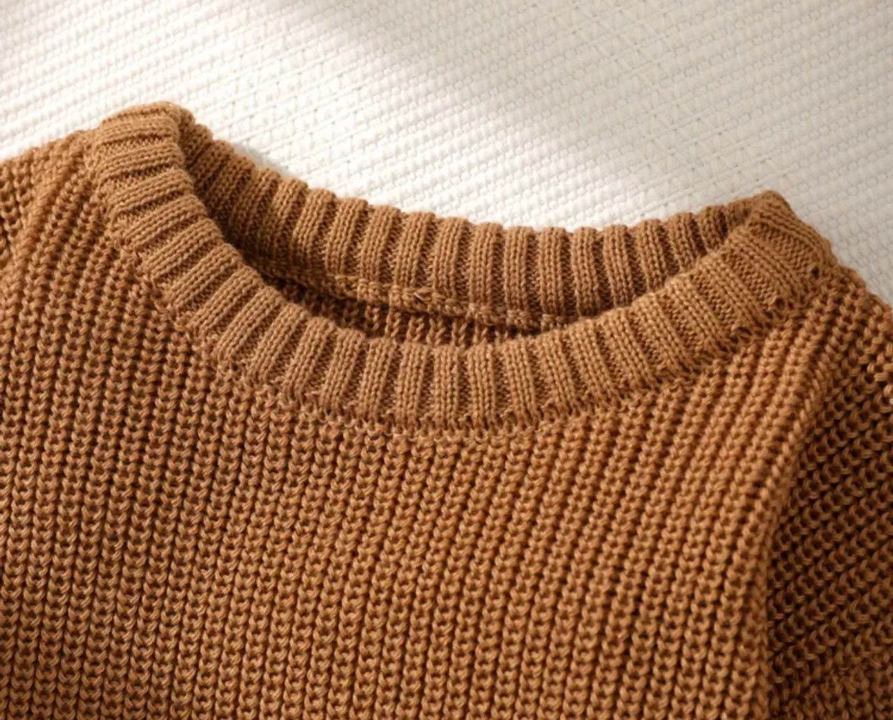 (NOVO! / 06 MESES) Blusa Suéter Pulôver em Tricô Caramelo Infantil Unissex - Foto 2