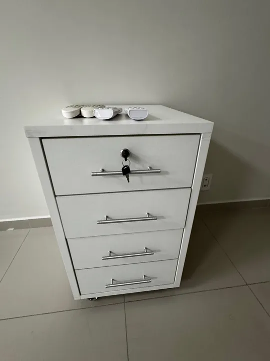 Armário gaveteiro com 4 gavetas pra mesa ou escritório