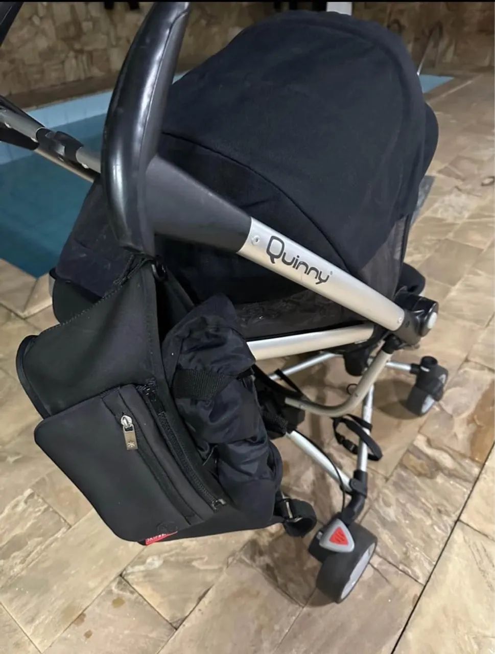Vendo Carrinho de bebê quinny  - Foto 4