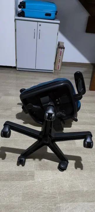 Cadeira escritório giratória Flex Form  - Foto 4