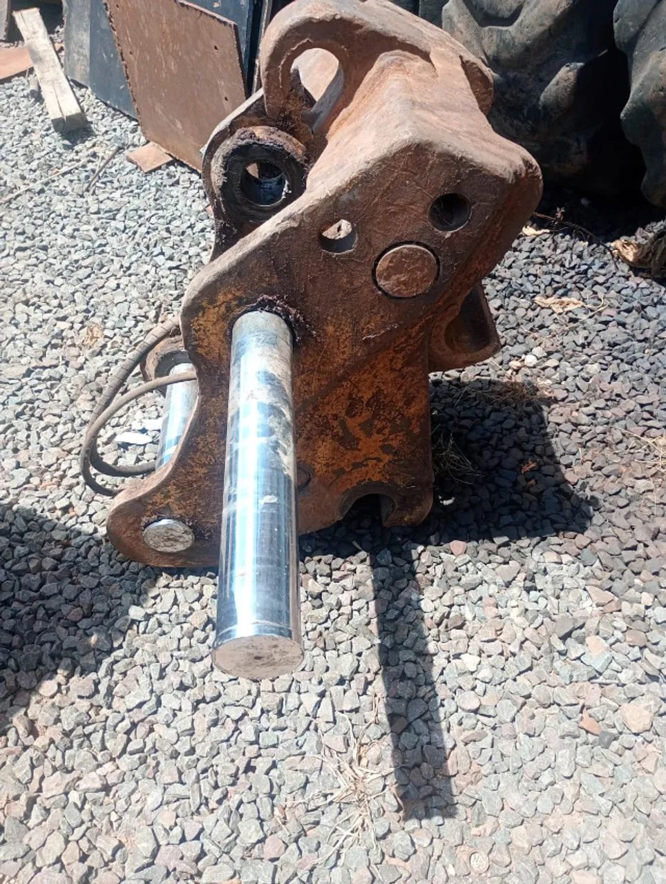 ENGATE RÁPIDO DE IMPLEMENTO - ESCAVADEIRA HYUNDAI 180  - Foto 4