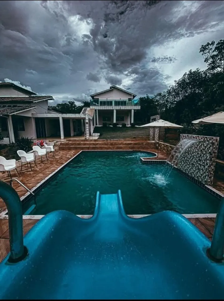 Piscina em alvenaria e Área Externa Completa