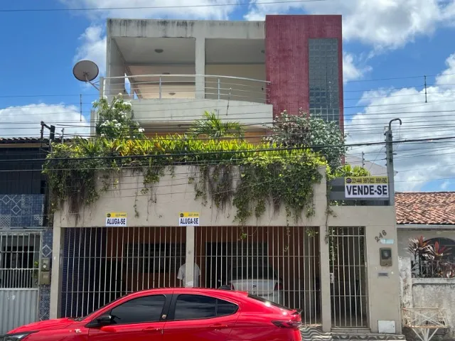 Casa no Jacintinho, com 4 quartos, 7 banheiros, 480 m2