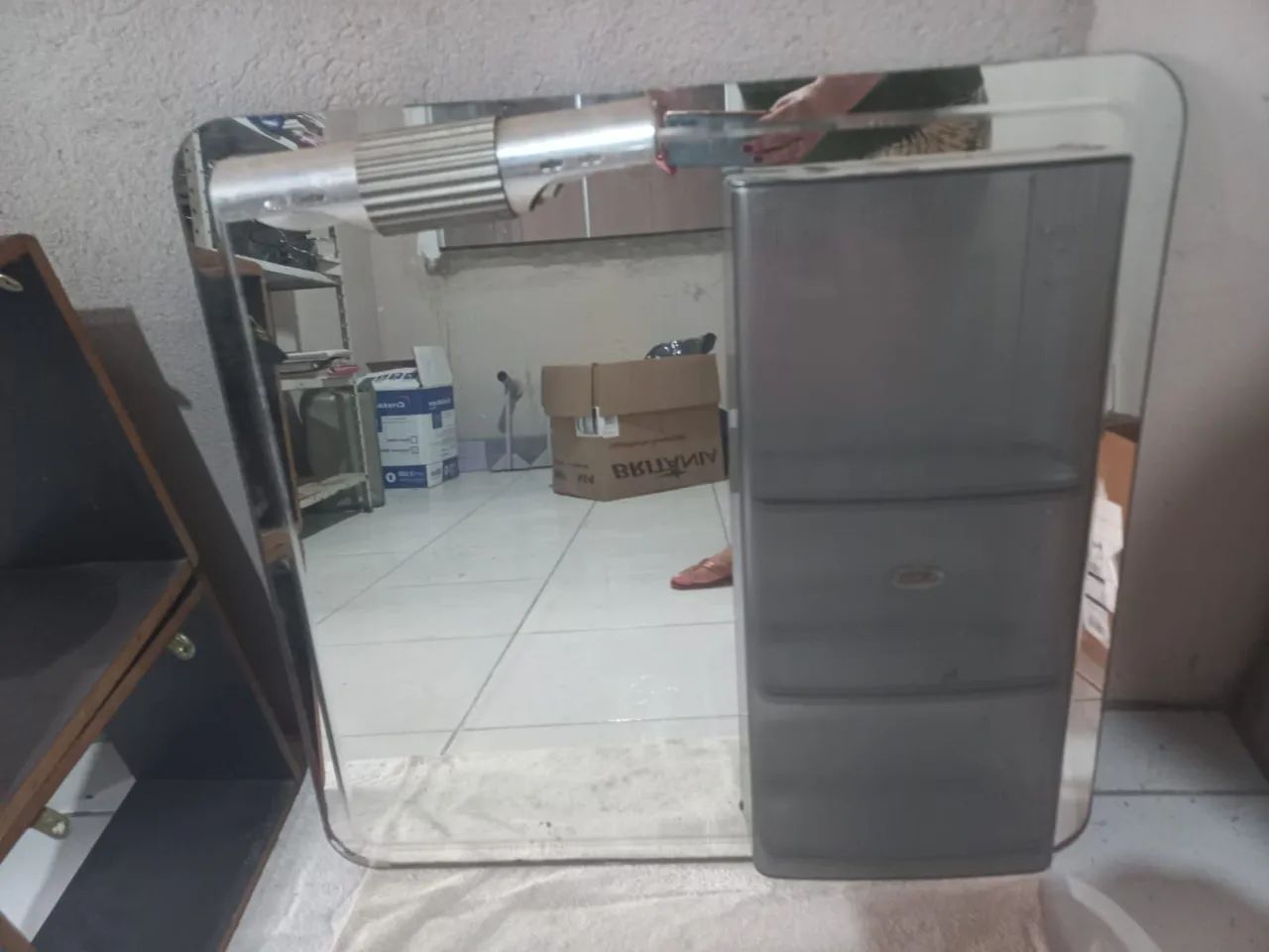 Espelho de banheiro com dispenser e porta objetos - Foto 2