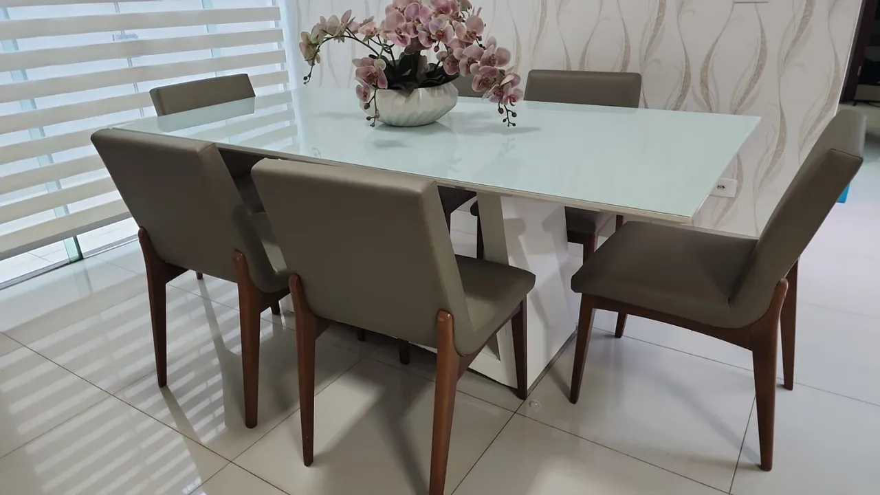 Mesa de Jantar Elegante com 6 Cadeiras