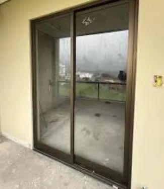 PORTA ESQUADRIA BRONZE  2,20 largura x2,40 altura COM VIDRO - Foto 2