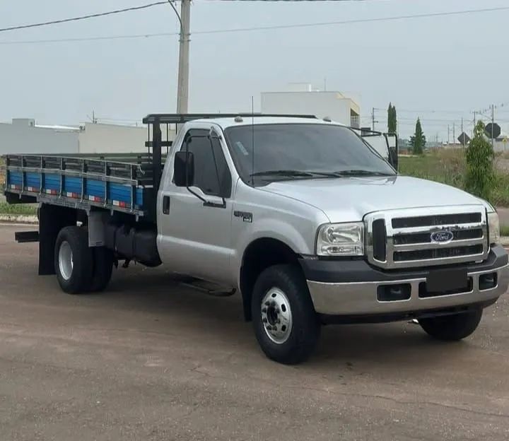 F4000 carroceria ano 2014