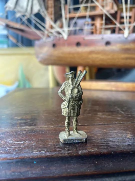 Miniatura de chumbo brinde Kinder ovo Scottish.