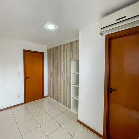 Apto em condomínio Santa Clara bairro: Nossa Senhora das Graças - 100m²