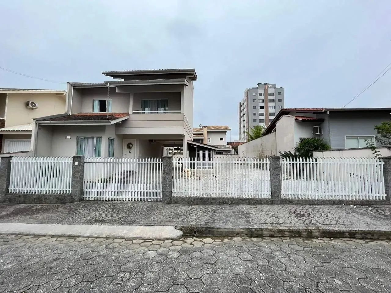 Casa no bairro do Guarani 5m do centro, com 3 quartos sendo uma suíte.