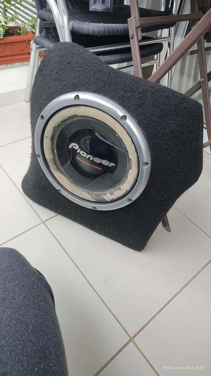 Caixa lateral com Subwoofer Pioneer Champion (cara preta)