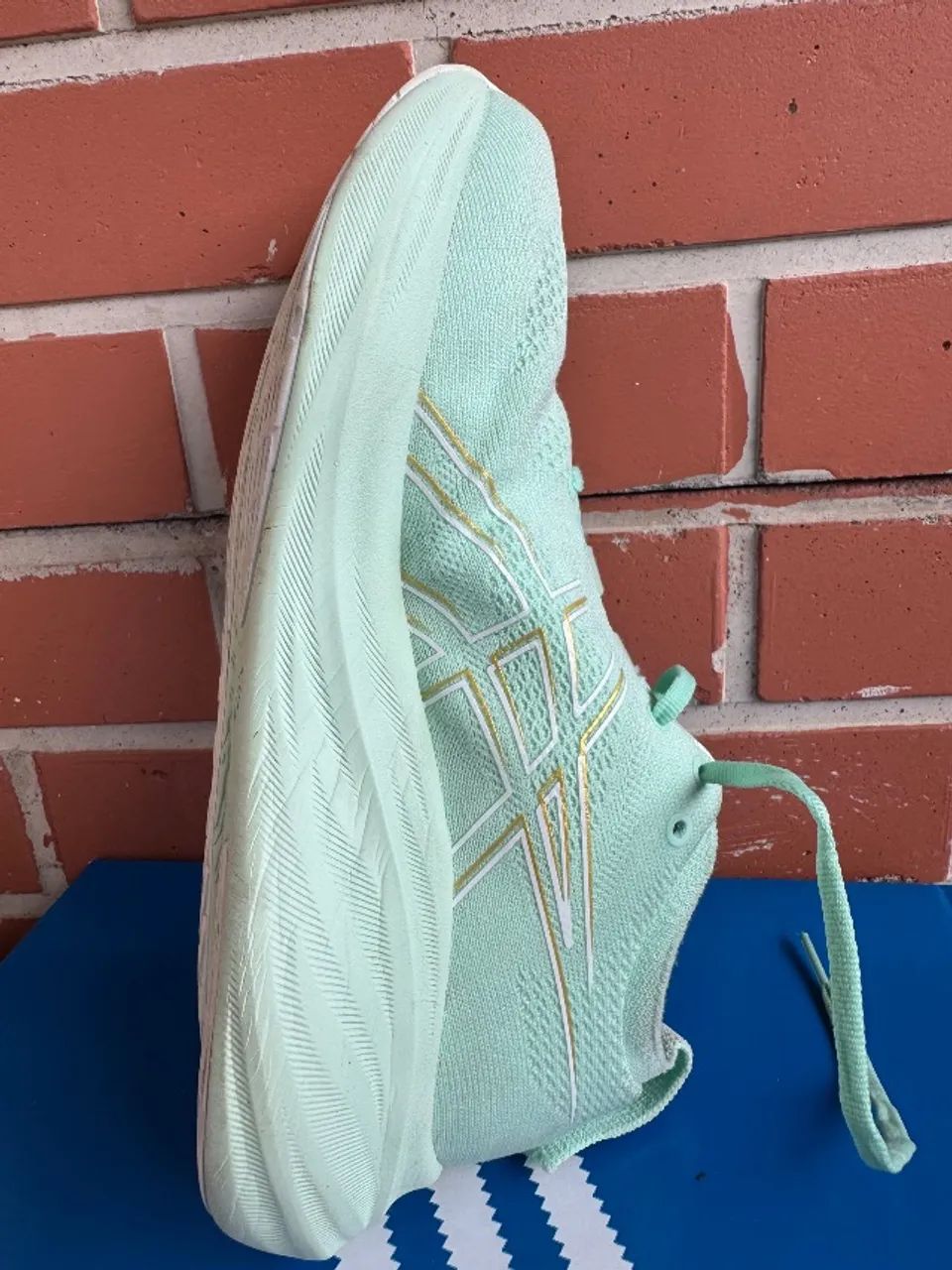 tênis asics gel nimbus 26 - Foto 5
