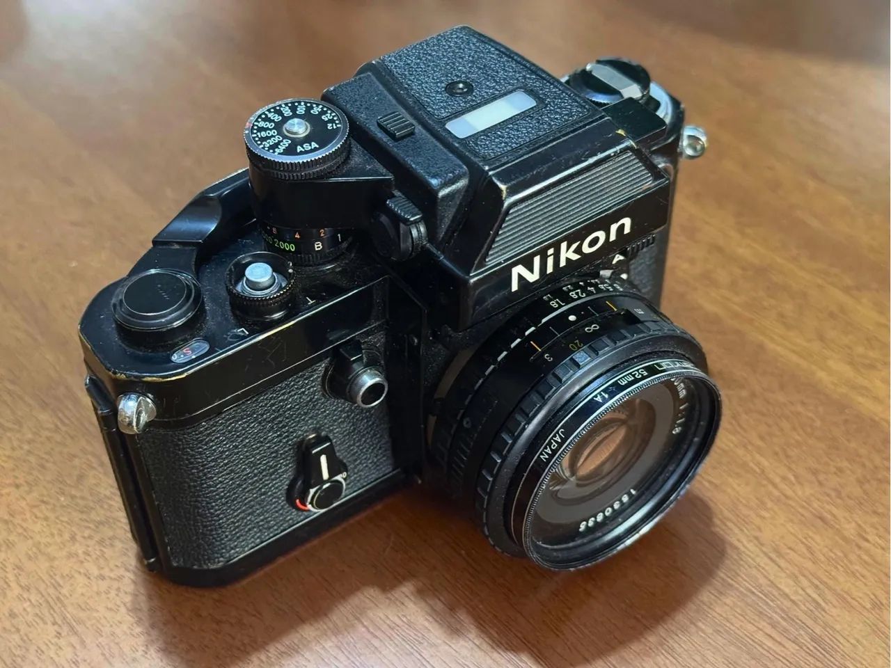 Câmera analógica Nikon F2 AS black + Lente Nikon series e 50mm +