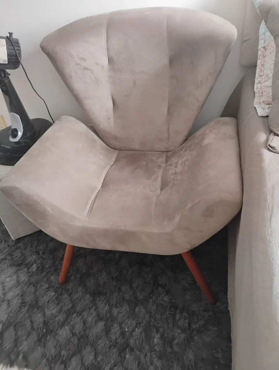 Poltrona Decorativa Confortável e Elegante