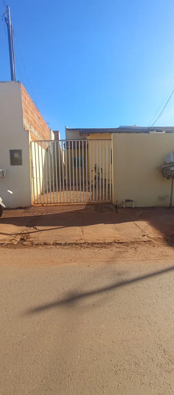 Casa com 3/4 disponível para locação
