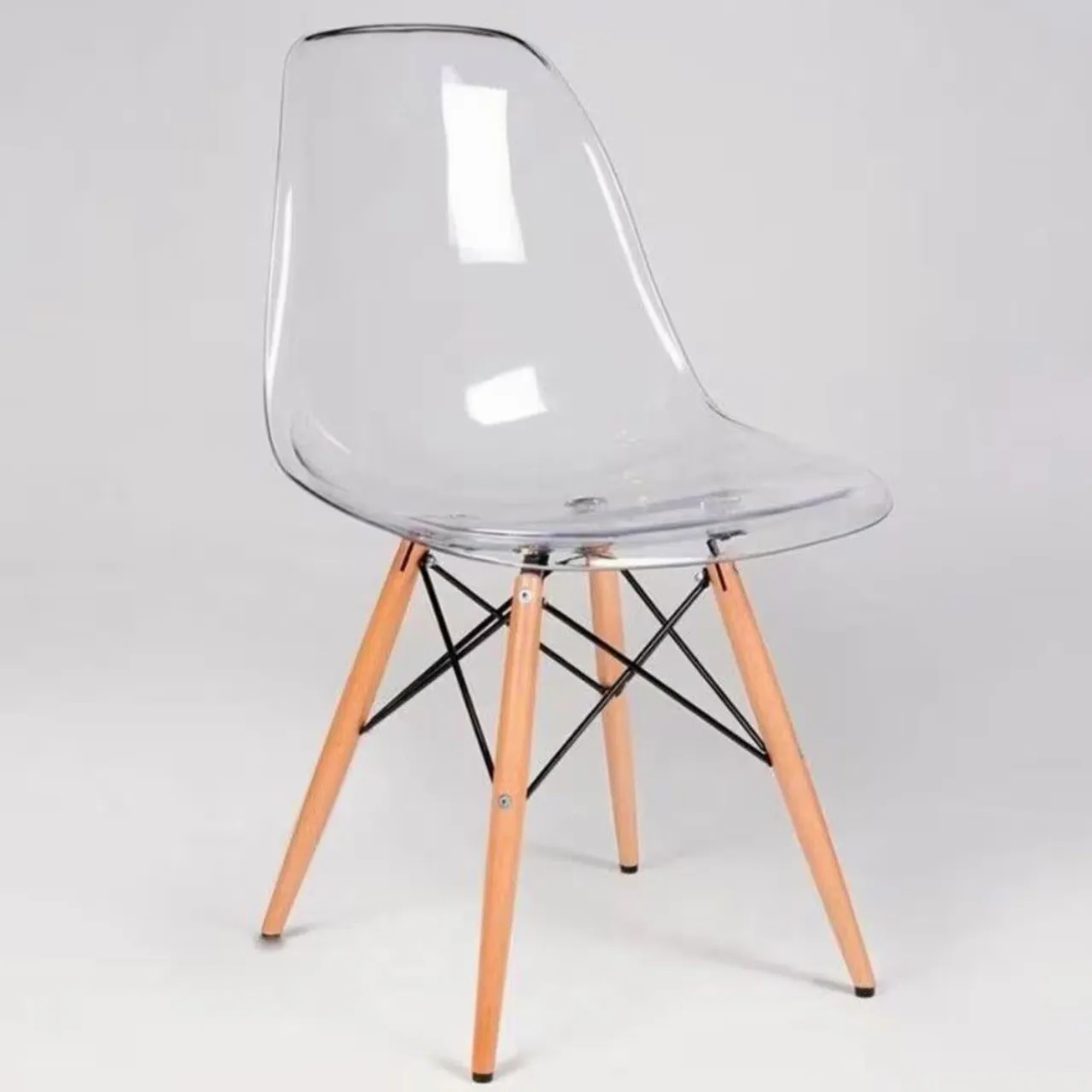 Cadeira transparente design Eiffel