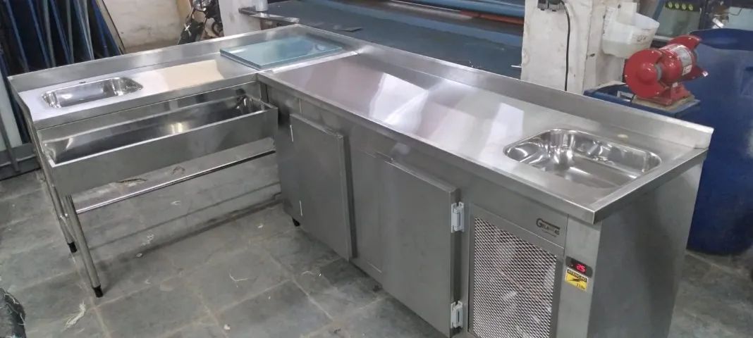 SUPORTE DE BAR MAN PARA COMERCIOS EM AÇO INOX