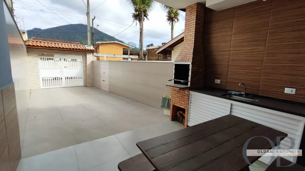 SOBRADO COM 4 DORMITÓRIOS MOBILIADO APENAS 100 METROS DA PRAIA NA ENSEADA.