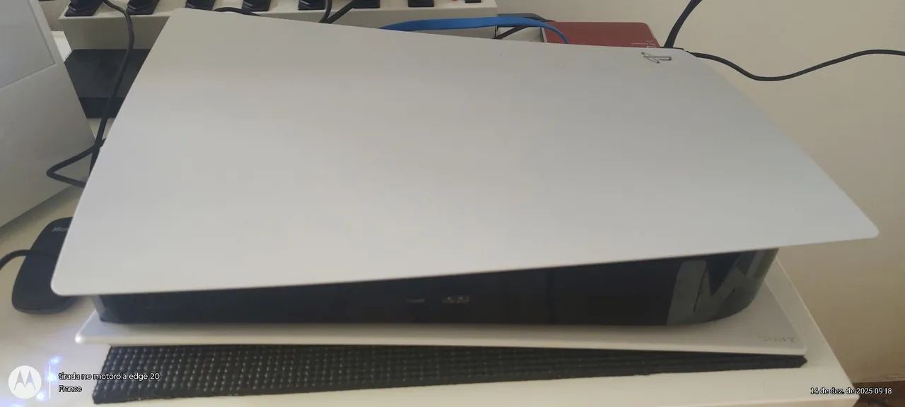 PS5 console 825 giga seminovo - sem defeitos