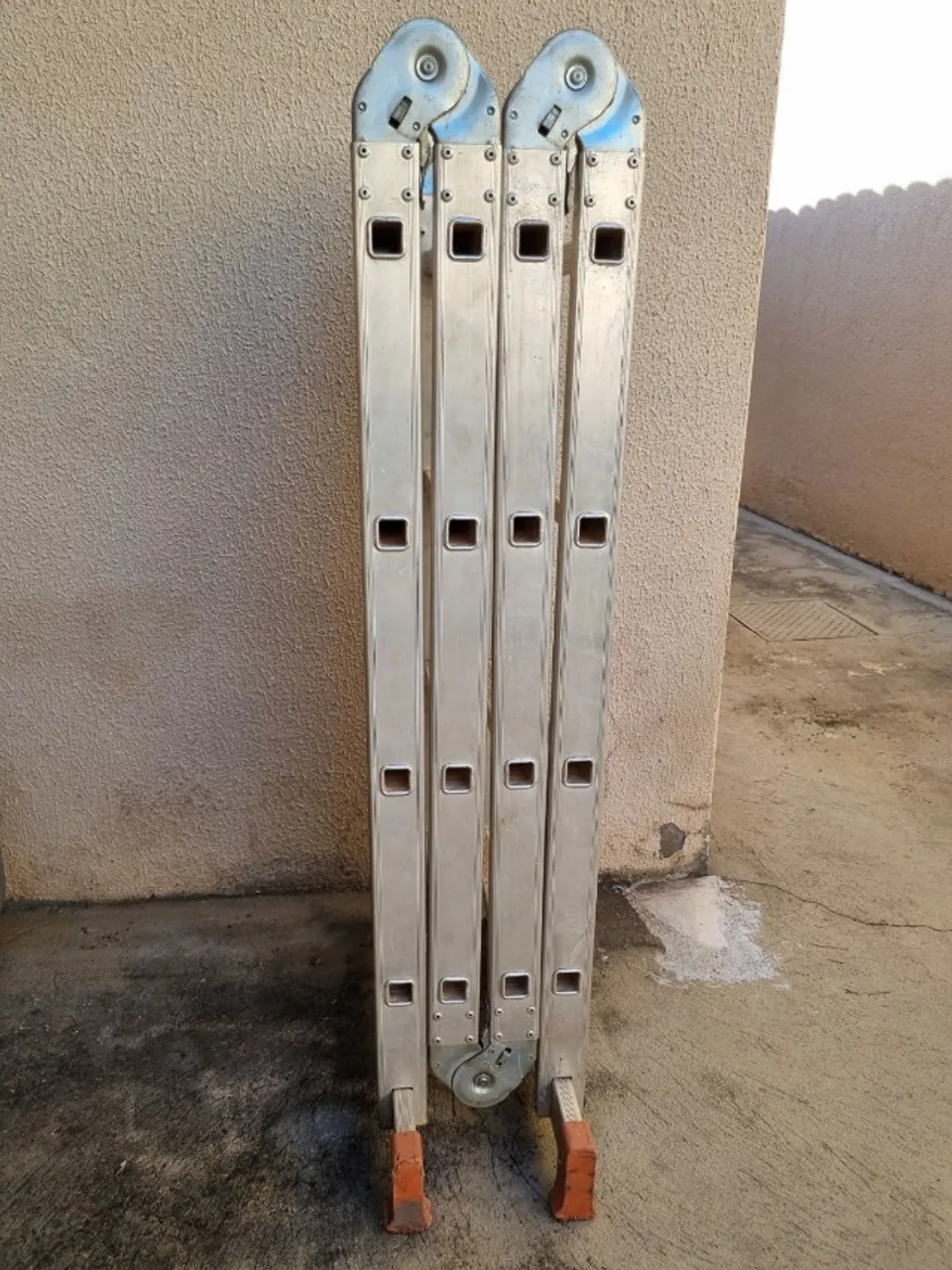 Escada articulada 4m 16 degraus