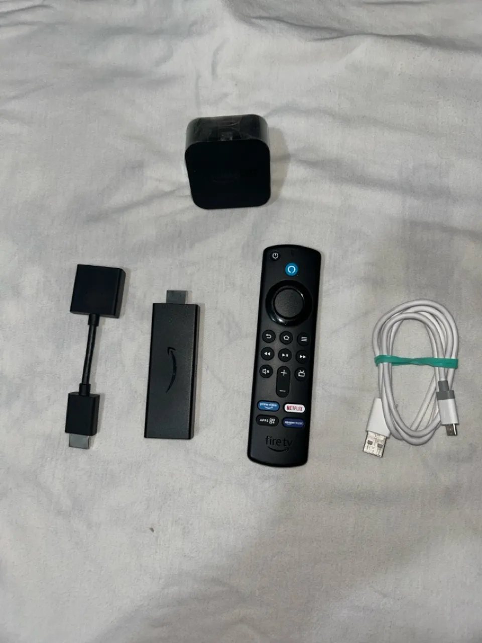 Fire TV Stick com acessórios
