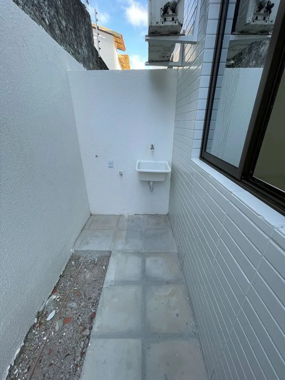 Alugo apartamento térreo com área externa privativa e portão privativo, primeira locação - Foto 4