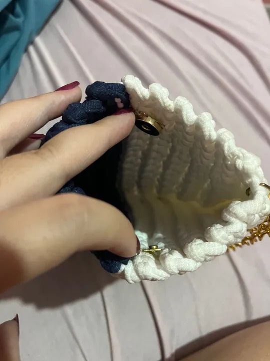 Bolsa de mão de crochê bicolor com alça de corrente (nova) - Foto 3