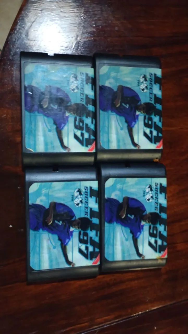 4 cartuchos jogo eletrônico FiFa soccer 97 para mega drive  vintage