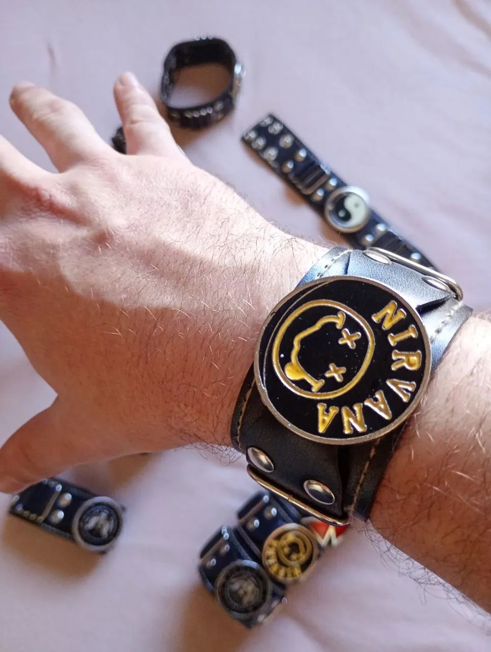 Pulseiras de Couro Rock /Punk Personalizadas com Pingentes e Tamanhos Ajustáveis - Foto 3