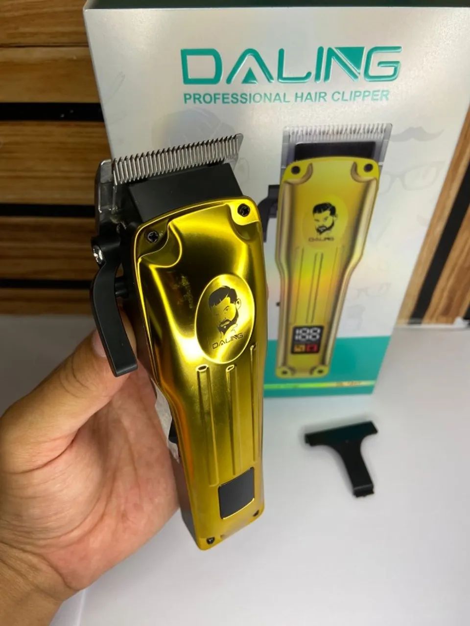 Máquina De Cortar Cabelo Dourada Profissional Sem Fio Daling - Foto 4