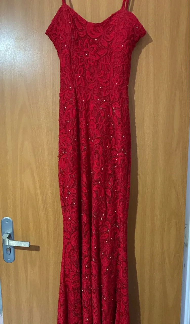 Vestido de festa vermelho rendado