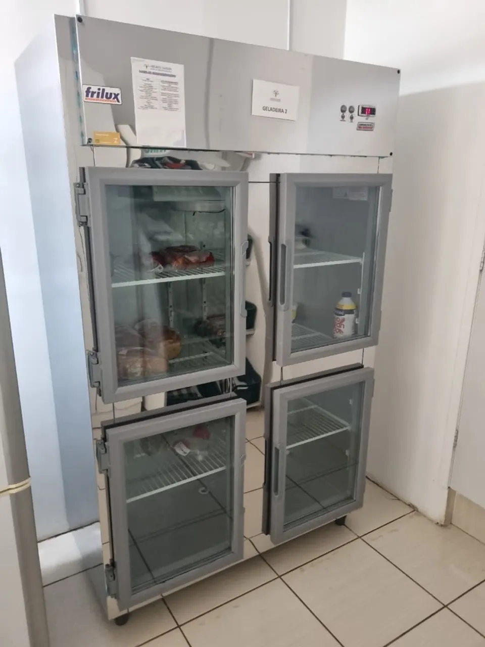Geladeira Frilux 4 Portas com Vidro - Usada
