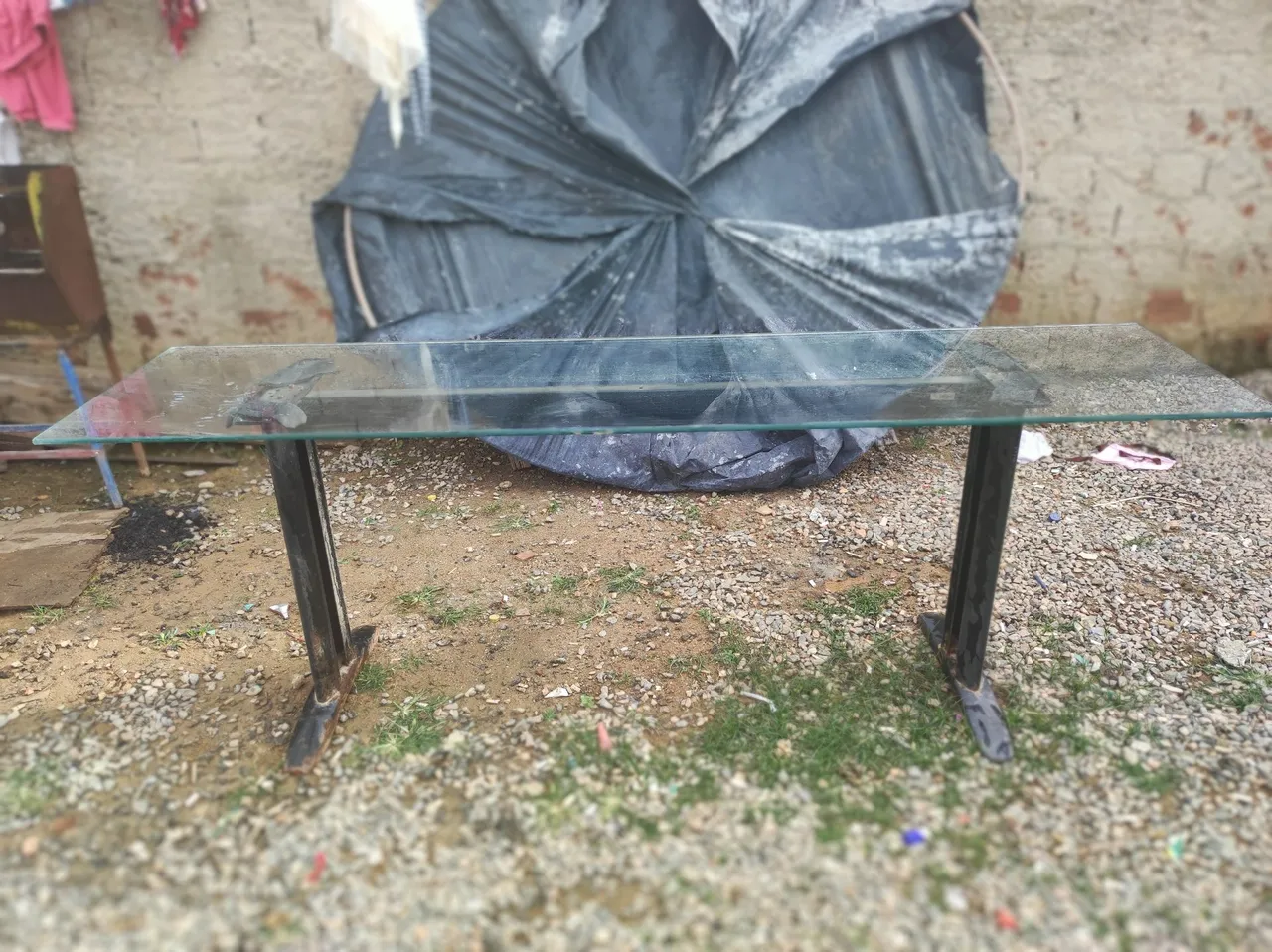 Mesa de vidro com base - Usada
