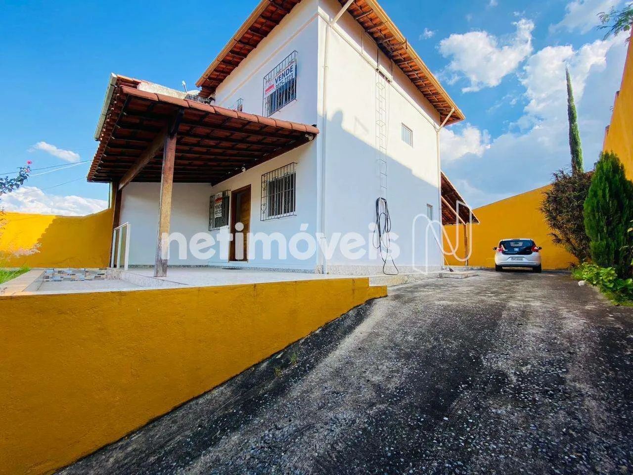 Casa 3 Quartos à Venda - Com Quintal Amplo e 5 Vagas - Foto 2