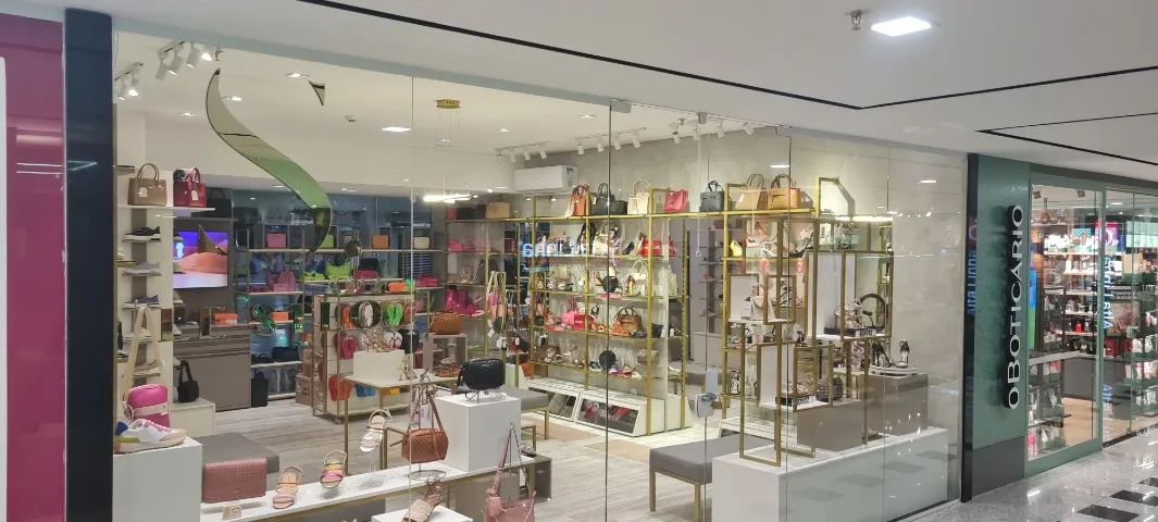 Móvel Expositor Vitrine com armário inferior para armazenamento interno - Foto 2