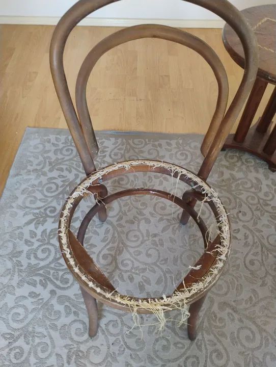 Cadeira de madeira thonart, precisa restauração!!  - Foto 3