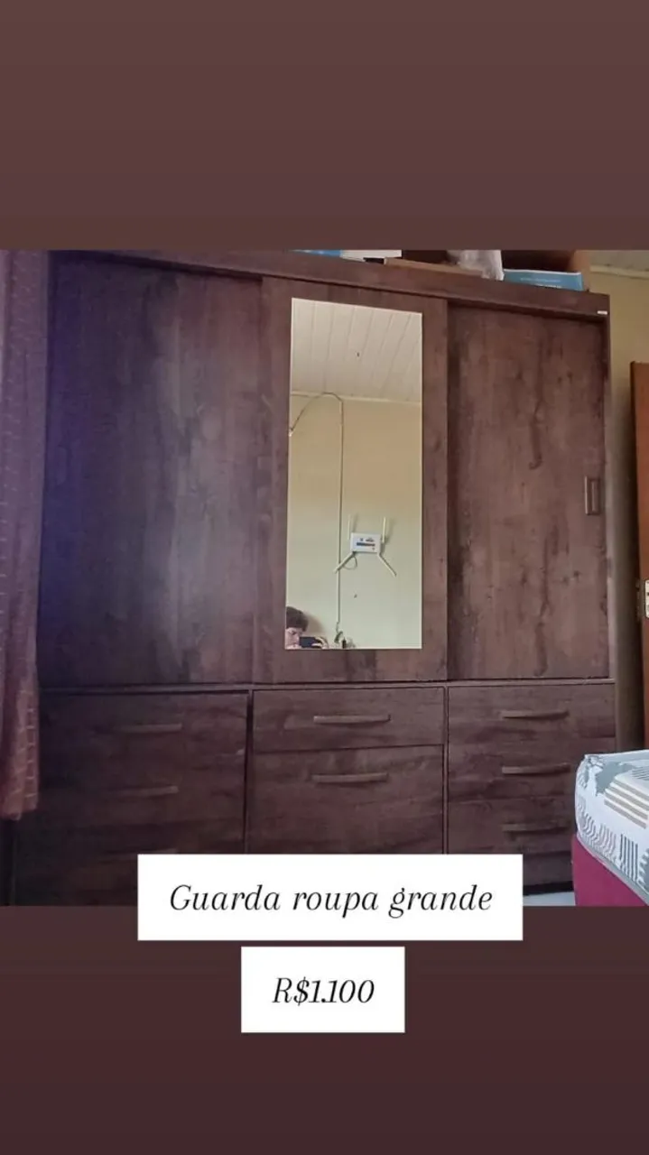 Guarda-Roupa Grande Amadeirado com Espelho