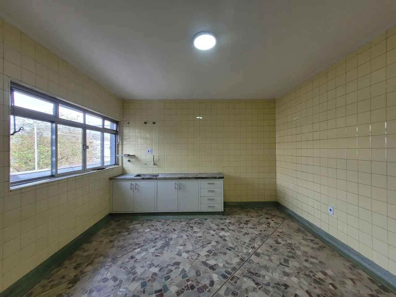 CASA SOBRE LOJA PARA LOCAÇÃO (PARQUE SÃO LUCAS).