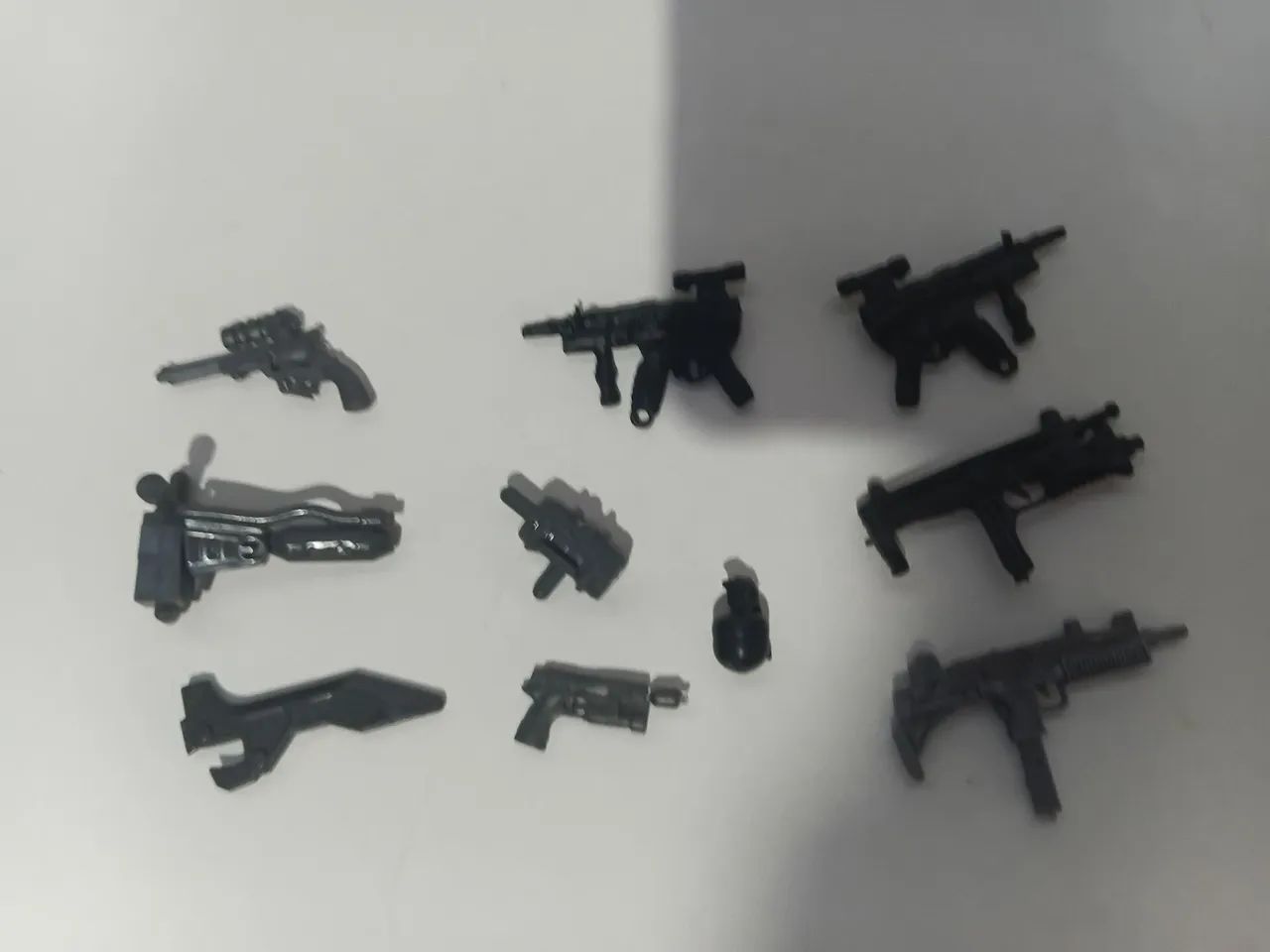 Lote de acessórios e armas para action figures (2)