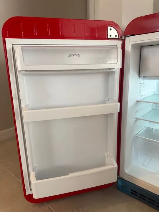 Frigobar original SMEG vermelho com freezer- 220V - Foto 4