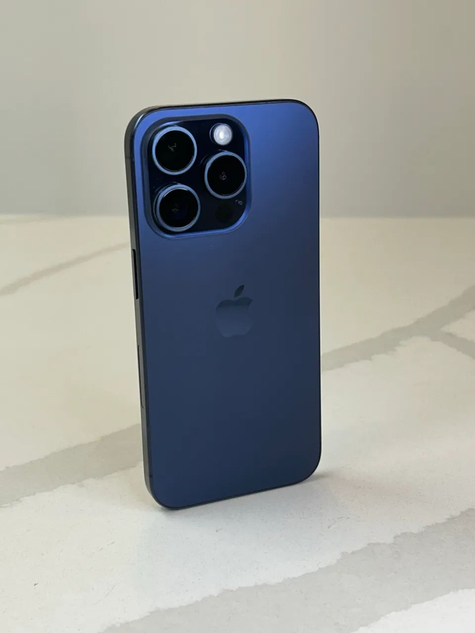 iPhone 15 pro 256gb - Sem desenhes - Celulares e Smartphones