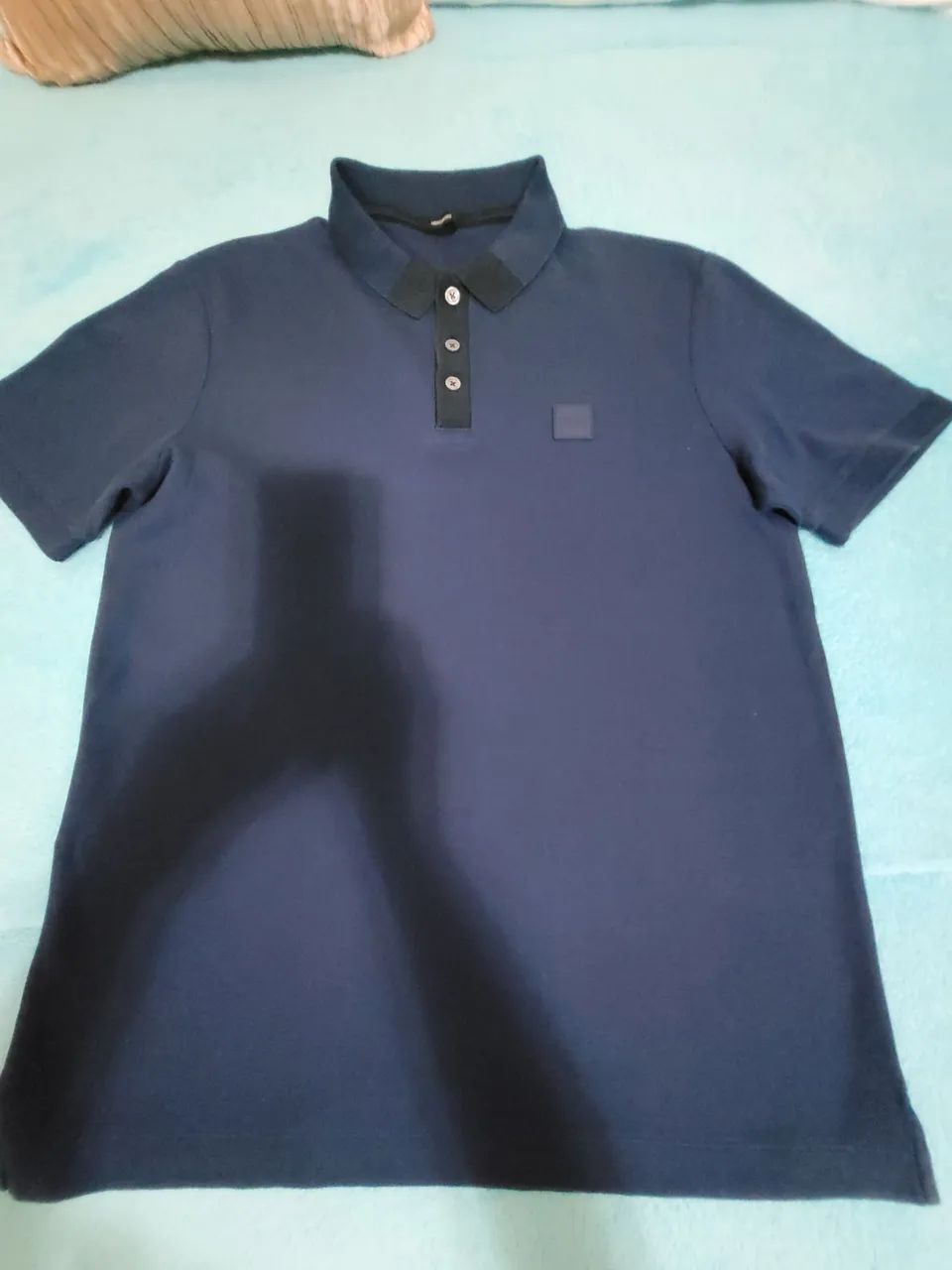 Camiseta semi nova Hugo Boss. - Foto 2