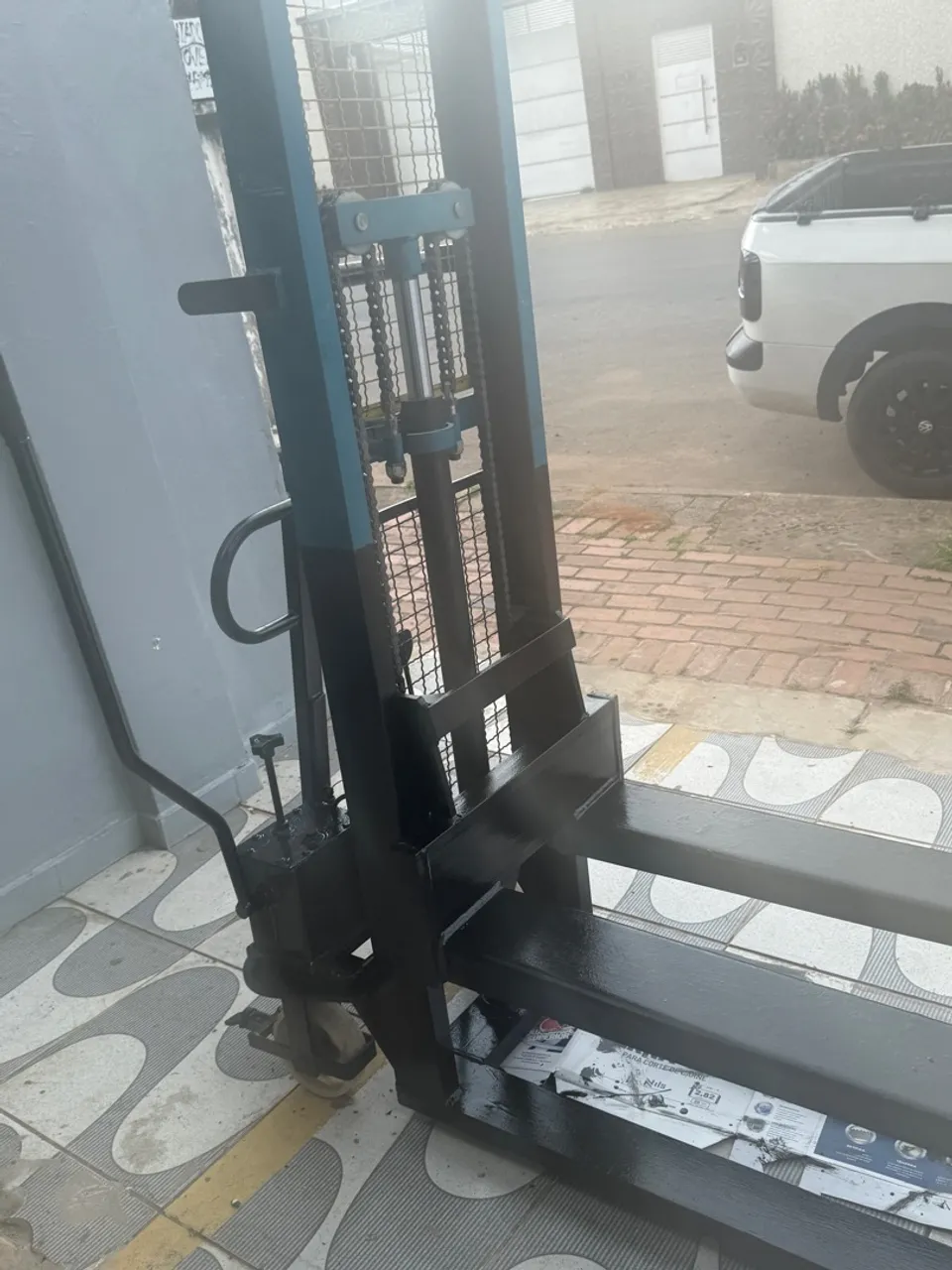 Vendo uma empilhadeira semi nova