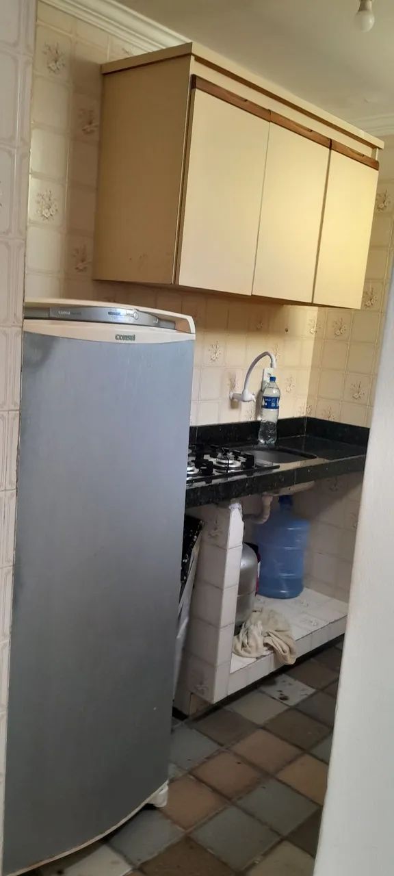 Aluga-se kitnet 1,200, terceiro andar 305. - Foto 3
