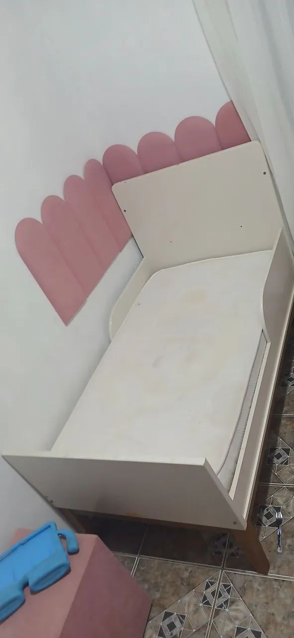 Cama infantil com colchão 