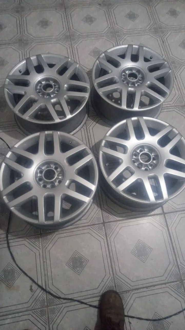 Rodas aro 17 . Obs troco por roda aro 15 