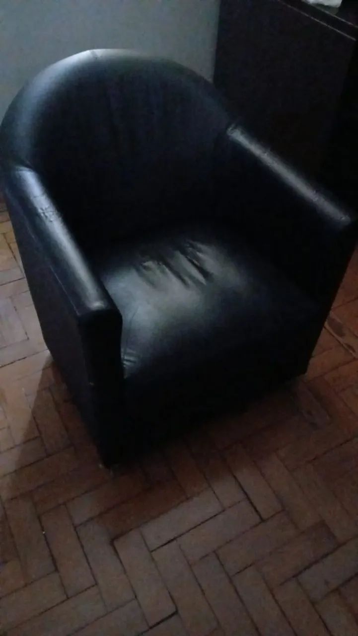 Poltrona Preta Elegante e confortável  - Foto 3