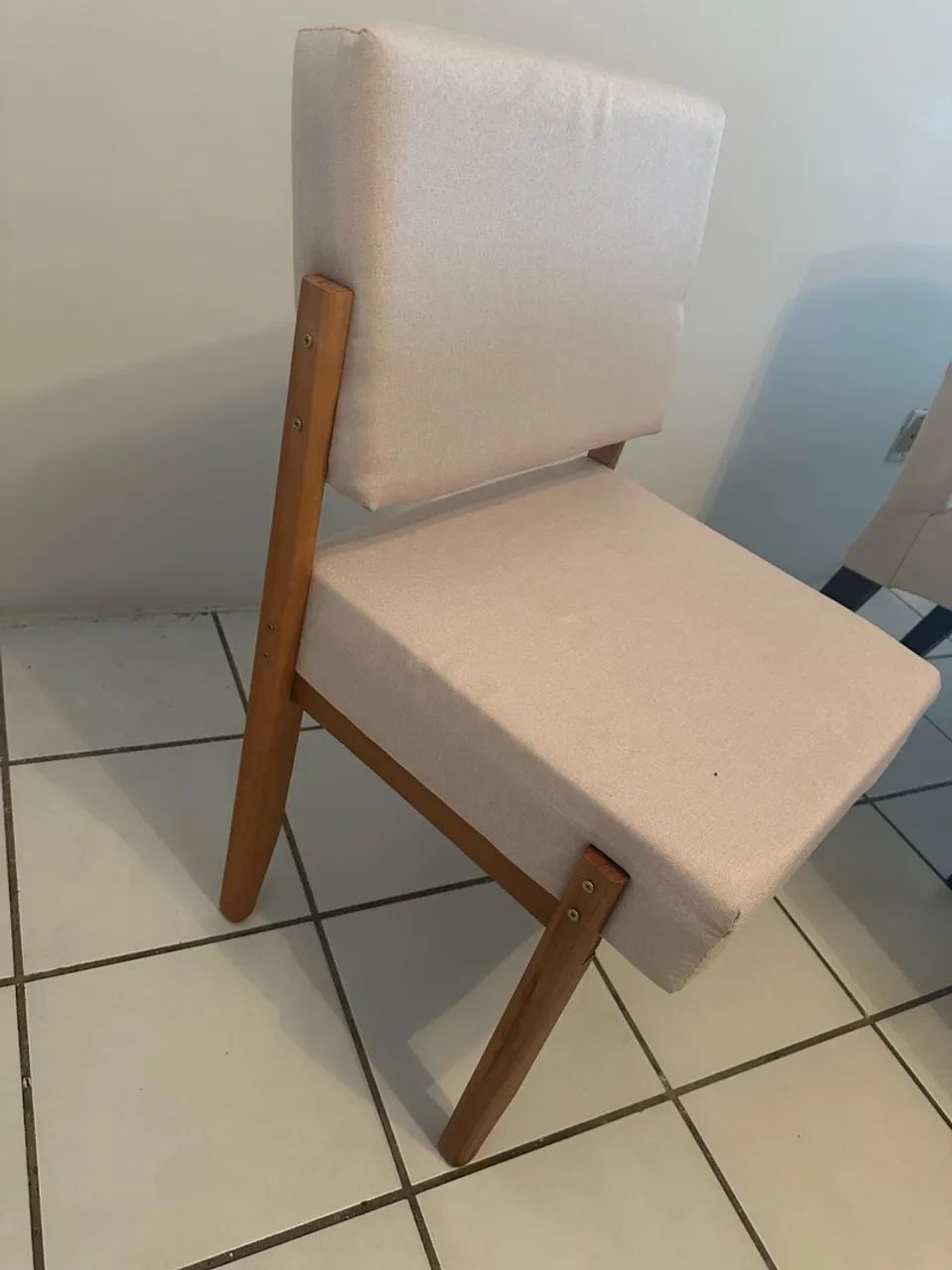 Conjunto mesa e 6 cadeiras linho e madeira maciça