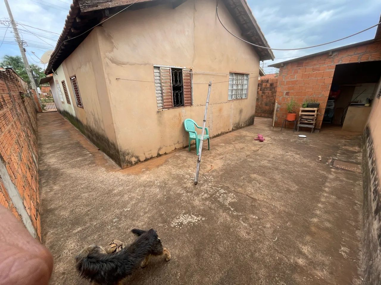 CASA NA AVENIDA COM SALÃO E EDÍCULA! - Foto 2